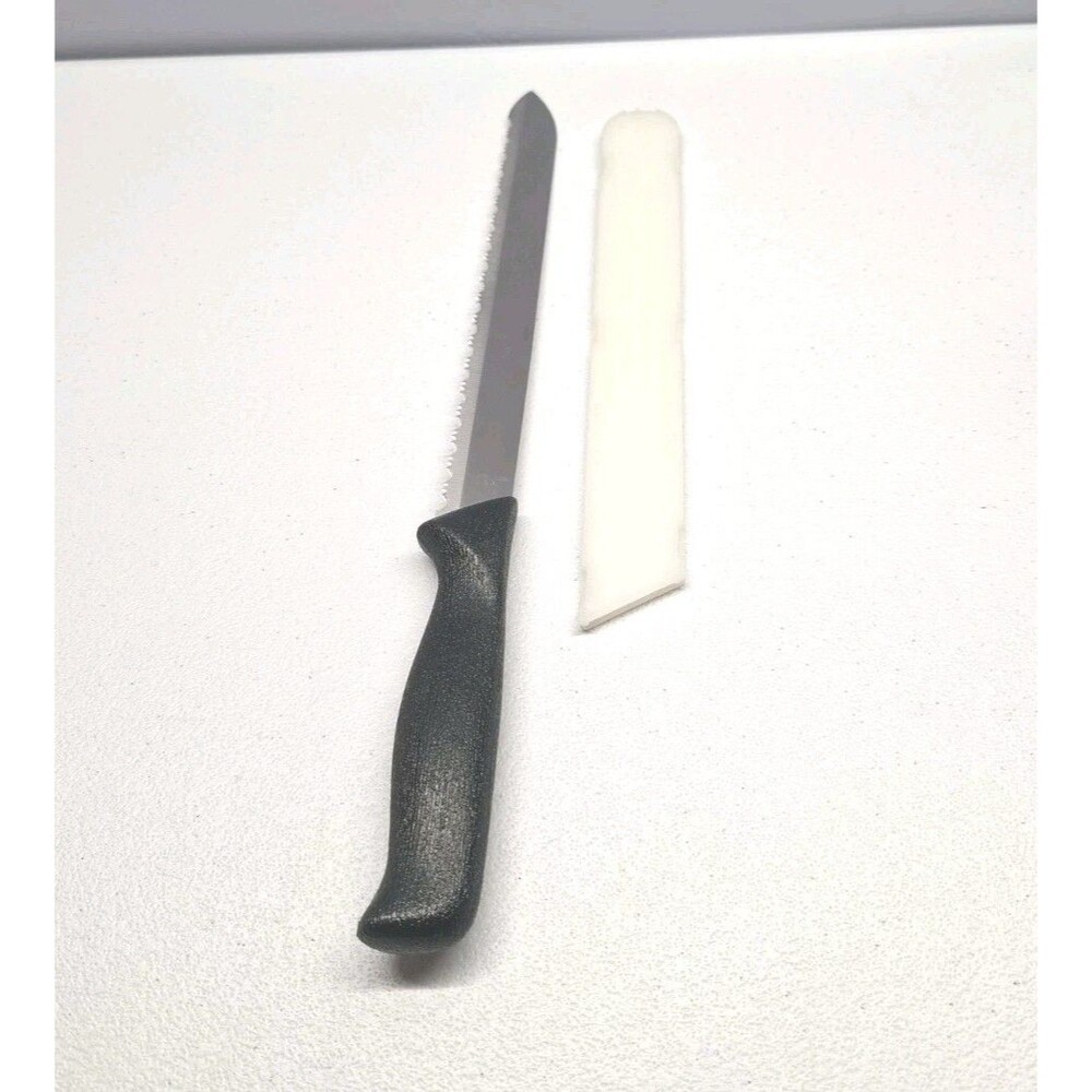 Pampered Chef Serrated Bread Knife 9" Blade Black Handle w/ Protective Cover